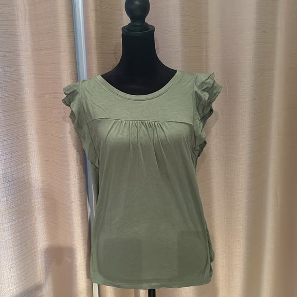 Woman’s Top - Picture 4 of 5